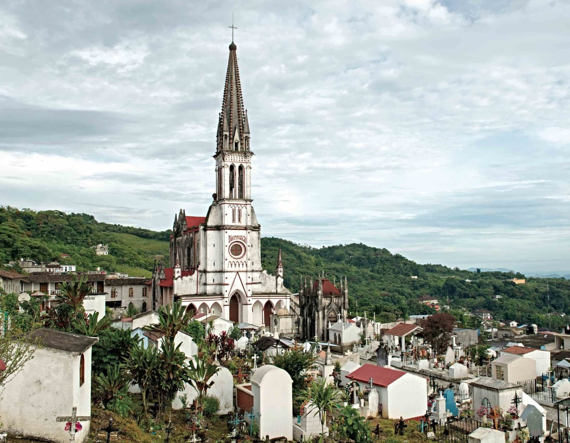 Turismo religioso y cultural en ciudades coloniales de Puebla